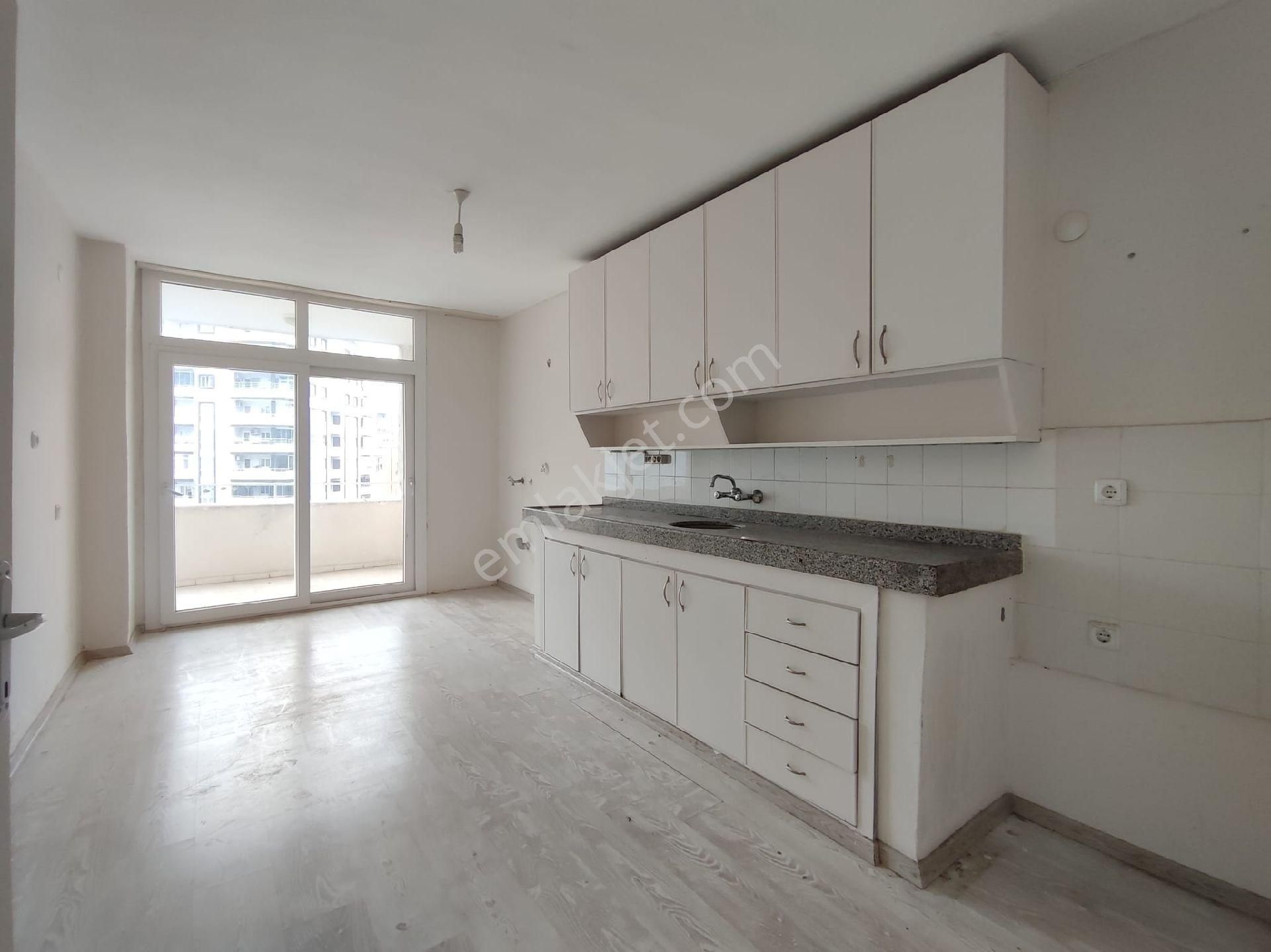 Mavi Bulvr Üzeri Şehitler Parkı Civ Az Katlı 3+1 Geniş Cazip Daire