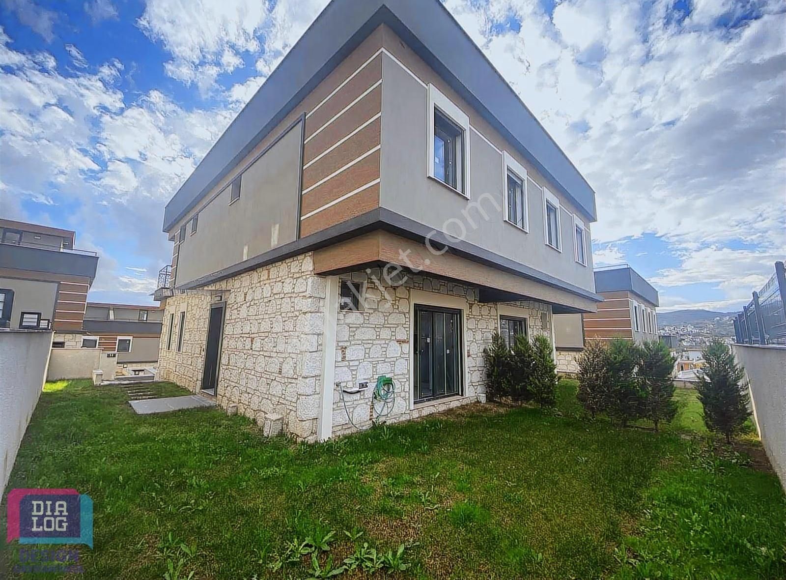 Çandarlı'da Deniz Manzaralı 3+1 Triplex Villa