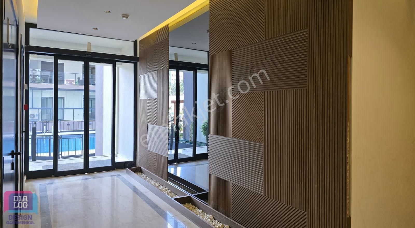 Ulukent Bediha Hanım Sitesi'nde Havuz Cepheli 3+1 Köşe Daire - Görsel 3