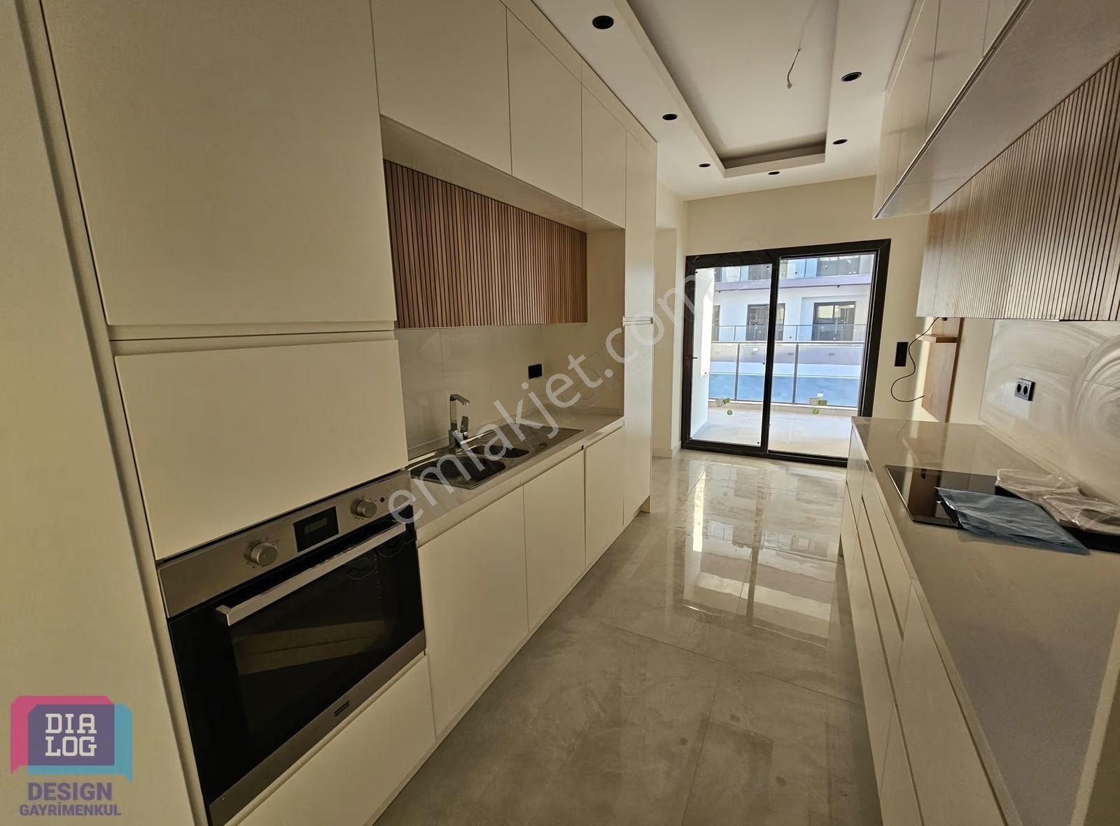 Ulukent Bediha Hanım Sitesi'nde Havuz Cepheli 3+1 Köşe Daire - Görsel 11
