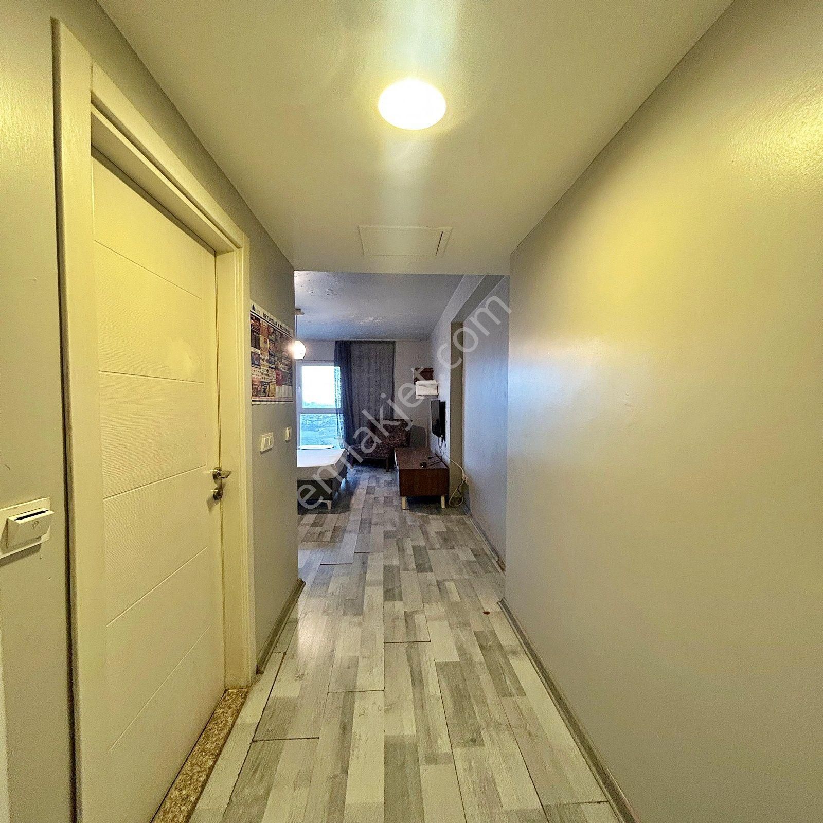 Metrobüse Yakın Konumda Kat Mülkiyetli Site İçi Ara Kat Daire - Görsel 3