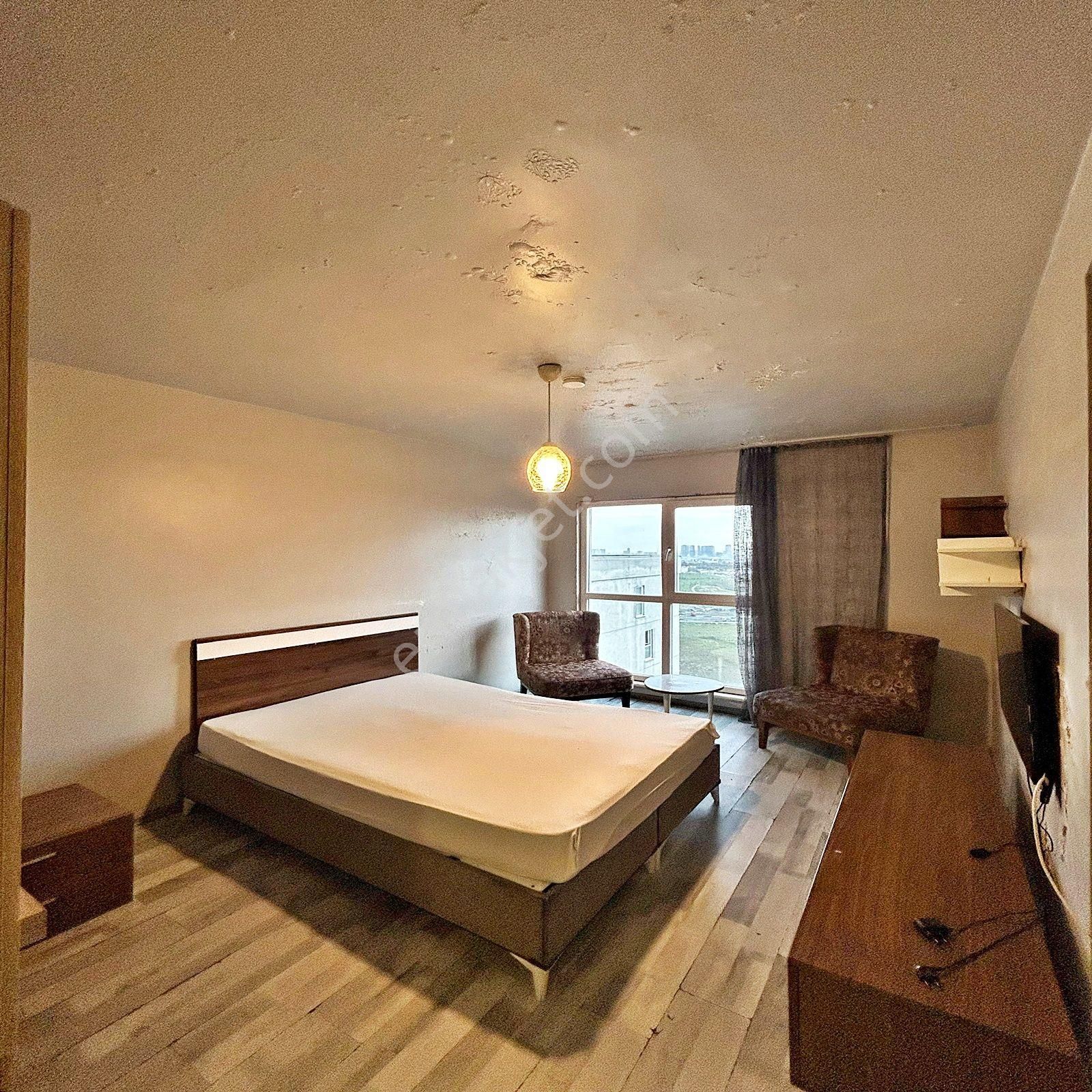 Metrobüse Yakın Konumda Kat Mülkiyetli Site İçi Ara Kat Daire