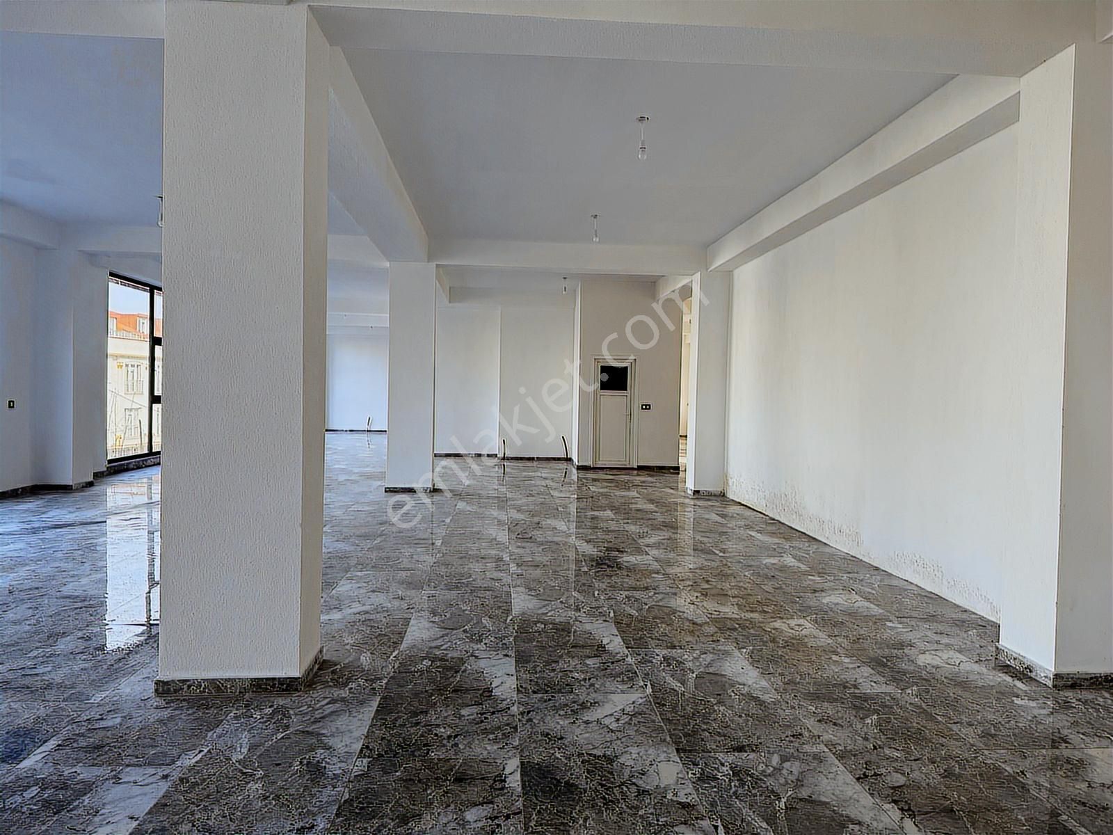 Arnavutköy Nenehatun Da Geniş Ve Merkezi Köşe Satılık İşyeri - Görsel 20