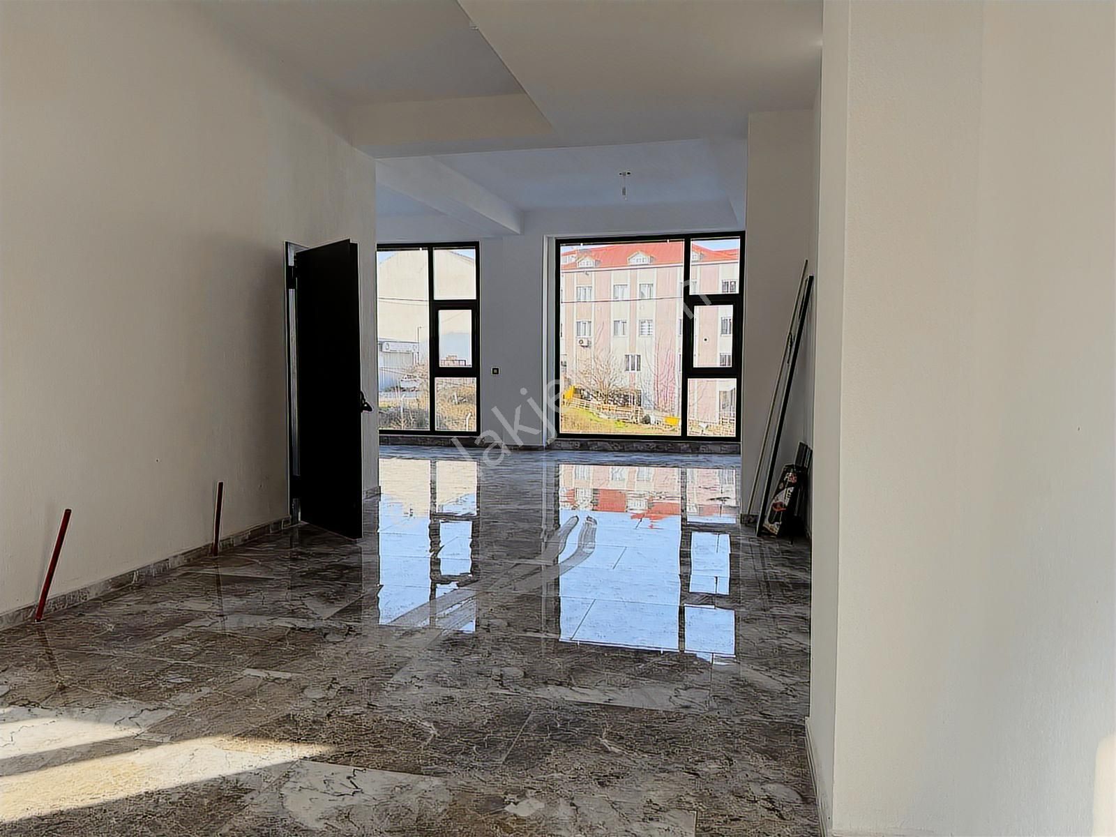 Arnavutköy Nenehatun Da Geniş Ve Merkezi Köşe Satılık İşyeri - Görsel 6