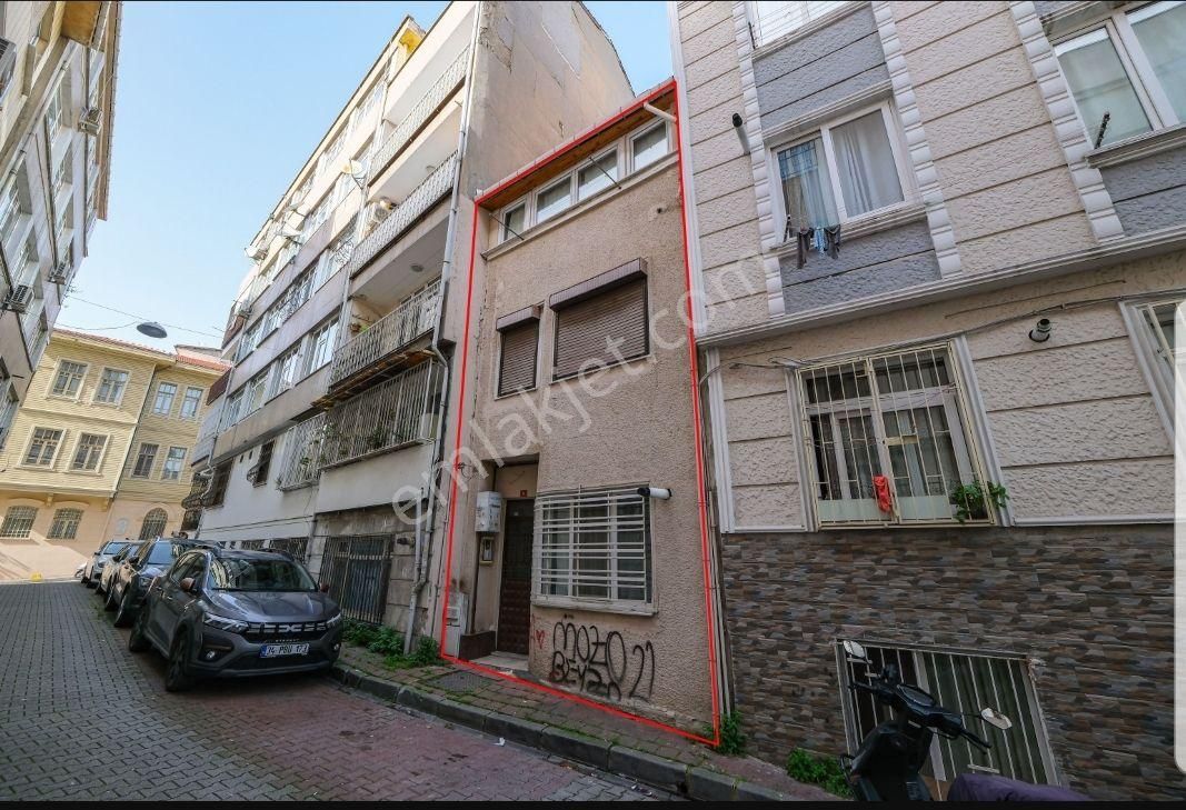 Fatih Hırka-i Şerif Camii’ne 100 Metre Mesafede Satılık Bina - Görsel 3