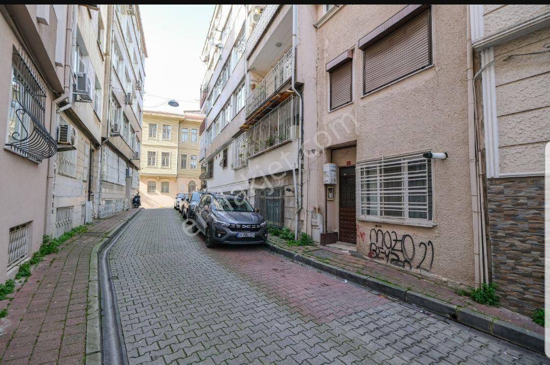 Fatih Hırka-i Şerif Camii’ne 100 Metre Mesafede Satılık Bina - Görsel 5