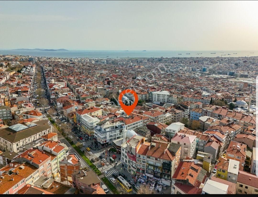 Fatih Hırka-i Şerif Camii’ne 100 Metre Mesafede Satılık Bina