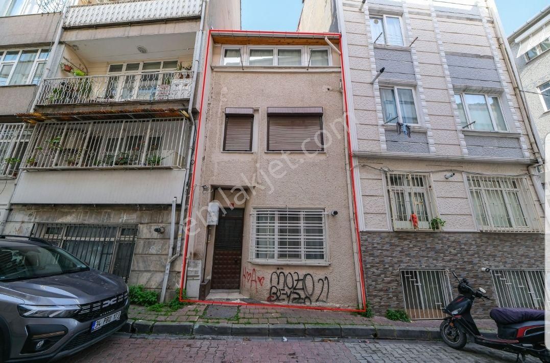 Fatih Hırka-i Şerif Camii’ne 100 Metre Mesafede Satılık Bina - Görsel 4