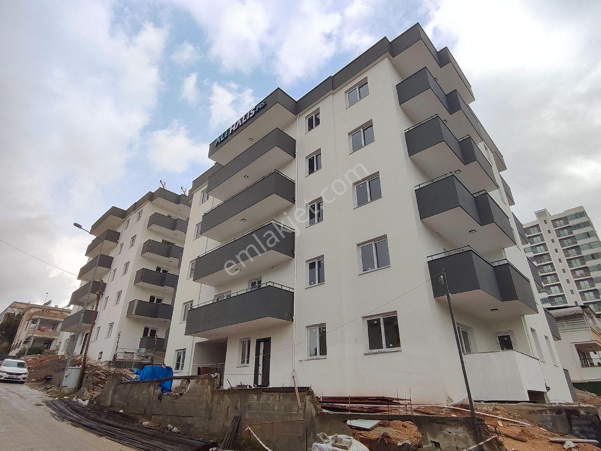 100.yıl'da Az Katlı Sıfır 2+1 Ç.bnyo Satılık Daire