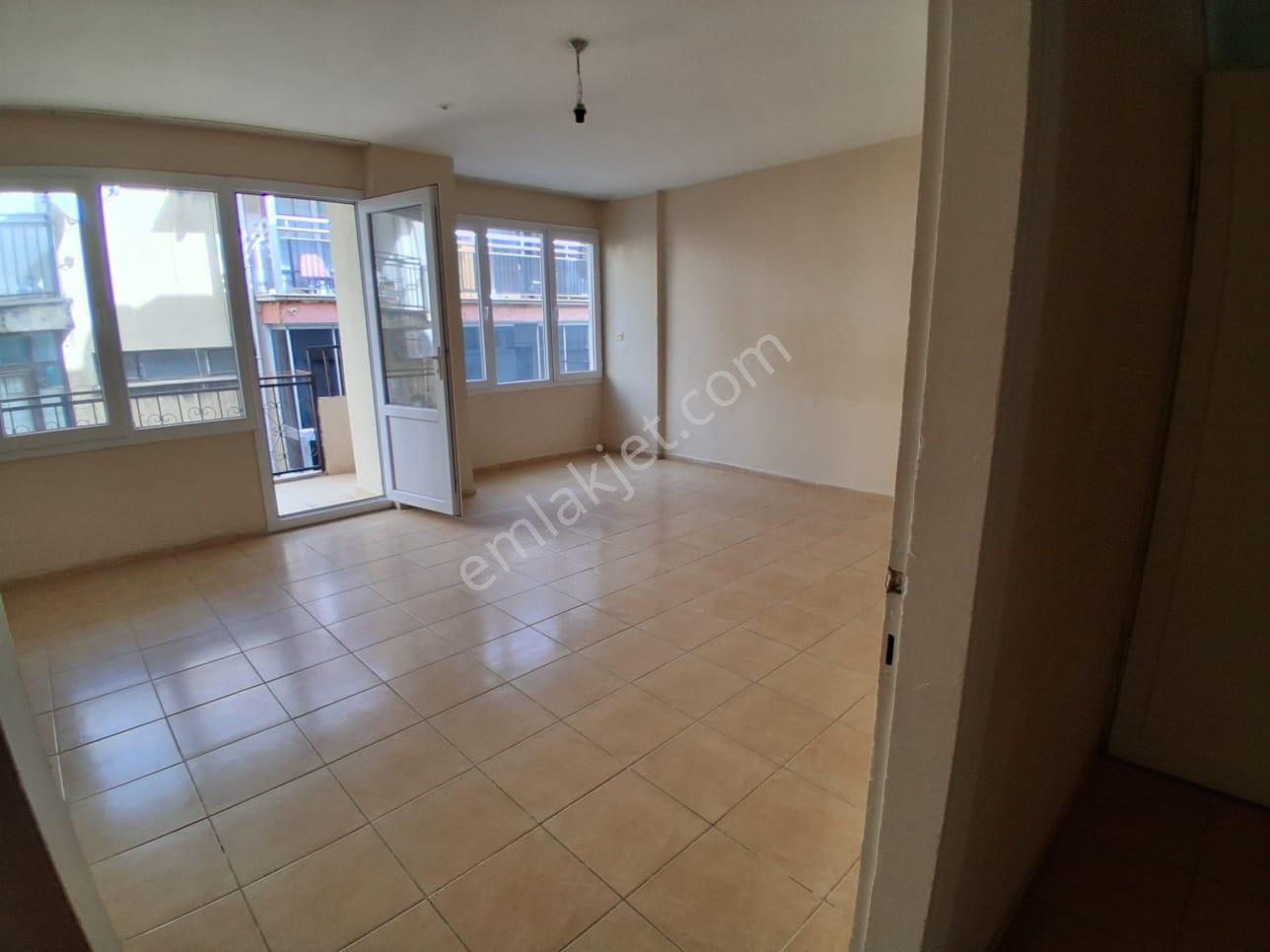 Kuşadası Merkezde Deniz Manzaralı Kiralık 2+1 Daire - Görsel 6