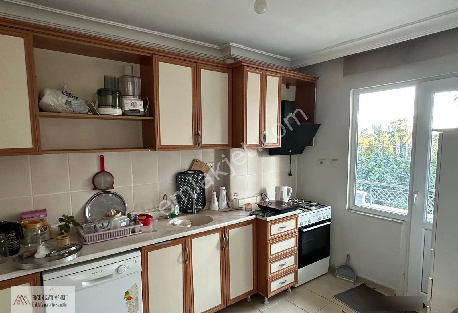 Denize Komşu Lokasyonda, Havuzlu Sitede Geniş Ve Ferah 3+1 Daire