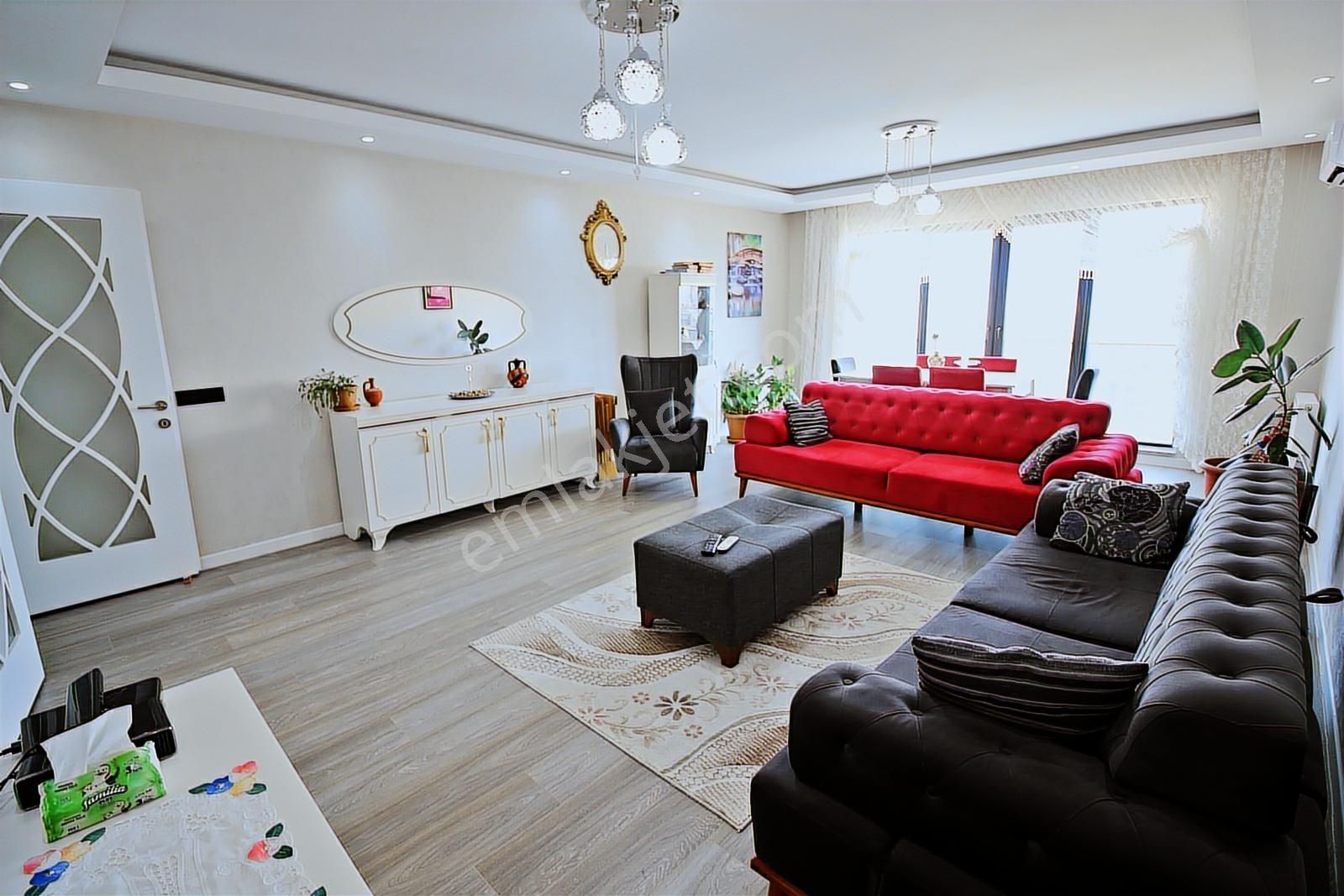 Göksu Parkı Yanı 4 Dönüm Arsa Üzerinde 4+1 Sitede Ön Cephe Daire - Görsel 26