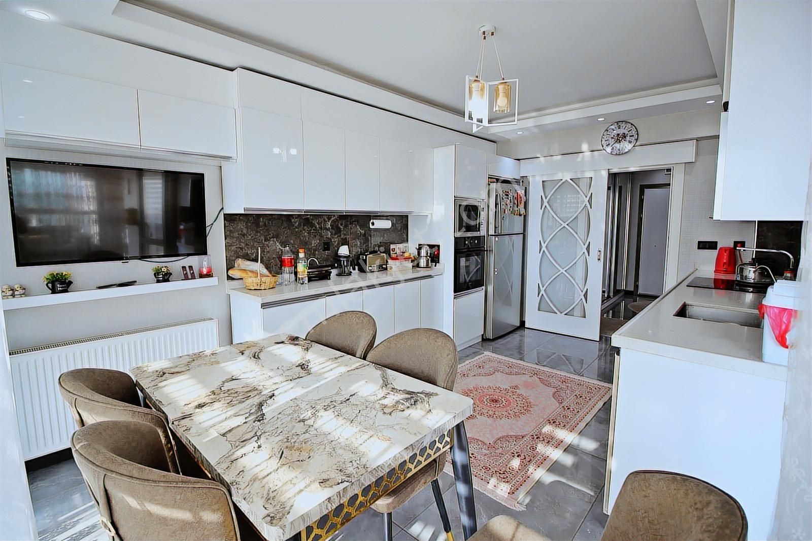 Göksu Parkı Yanı 4 Dönüm Arsa Üzerinde 4+1 Sitede Ön Cephe Daire - Görsel 24