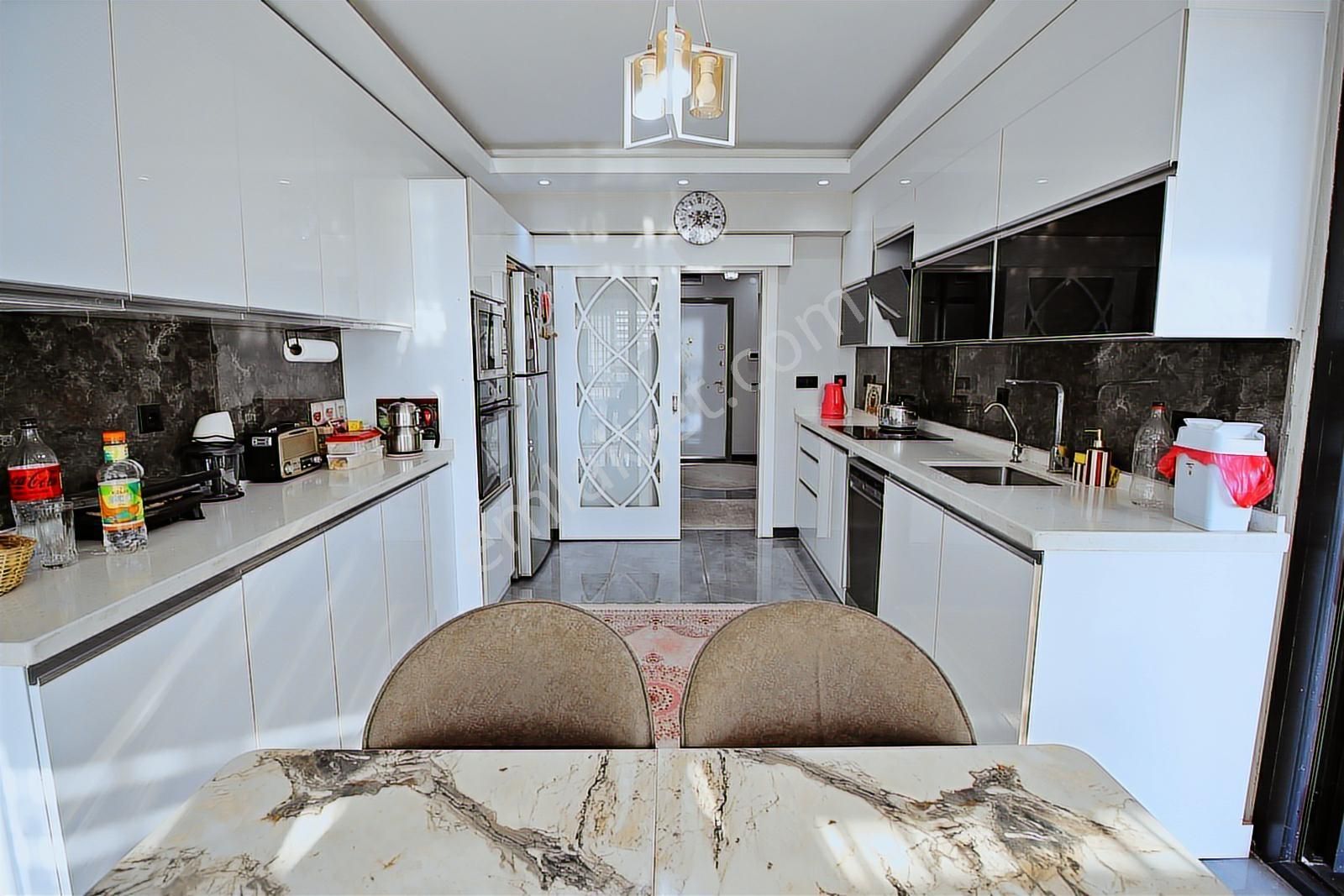 Göksu Parkı Yanı 4 Dönüm Arsa Üzerinde 4+1 Sitede Ön Cephe Daire - Görsel 20