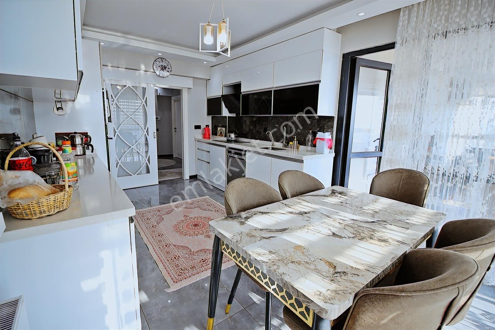 Göksu Parkı Yanı 4 Dönüm Arsa Üzerinde 4+1 Sitede Ön Cephe Daire - Görsel 2