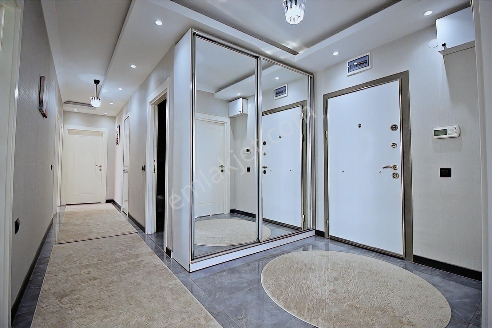 Göksu Parkı Yanı 4 Dönüm Arsa Üzerinde 4+1 Sitede Ön Cephe Daire - Görsel 4