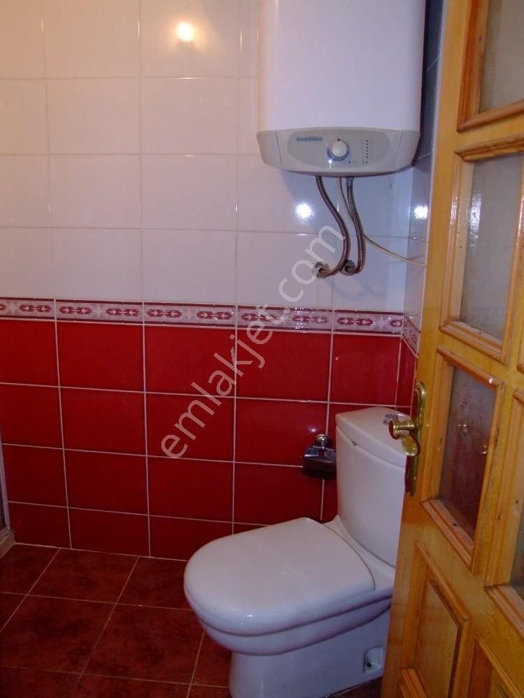 Satılık Villa Dairesi Düz Giriş Kat 3+1 +veranda Bahçe - Görsel 13