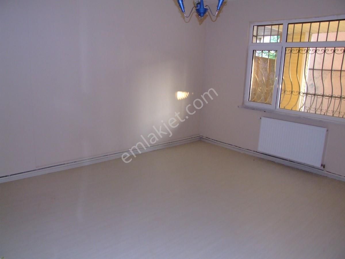 Satılık Villa Dairesi Düz Giriş Kat 3+1 +veranda Bahçe - Görsel 15