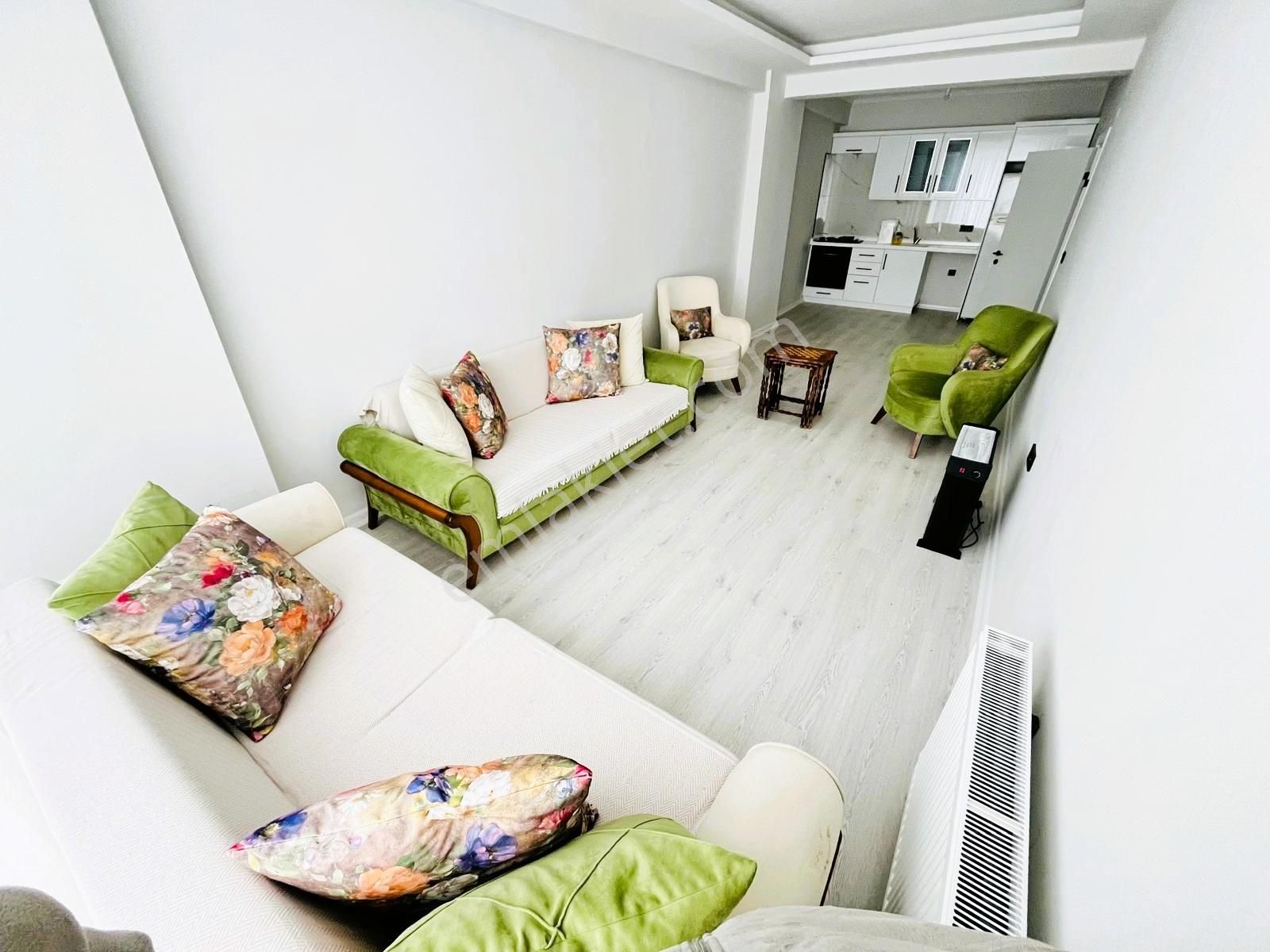Hastane Bölgesinde Full Eşyalı Ara Kat Satılık Geniş 1+1 Daire