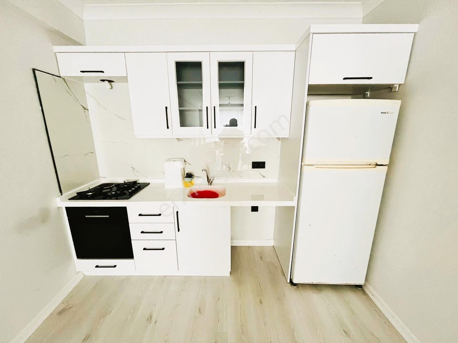 Hastane Bölgesinde Full Eşyalı Ara Kat Satılık Geniş 1+1 Daire - Görsel 9