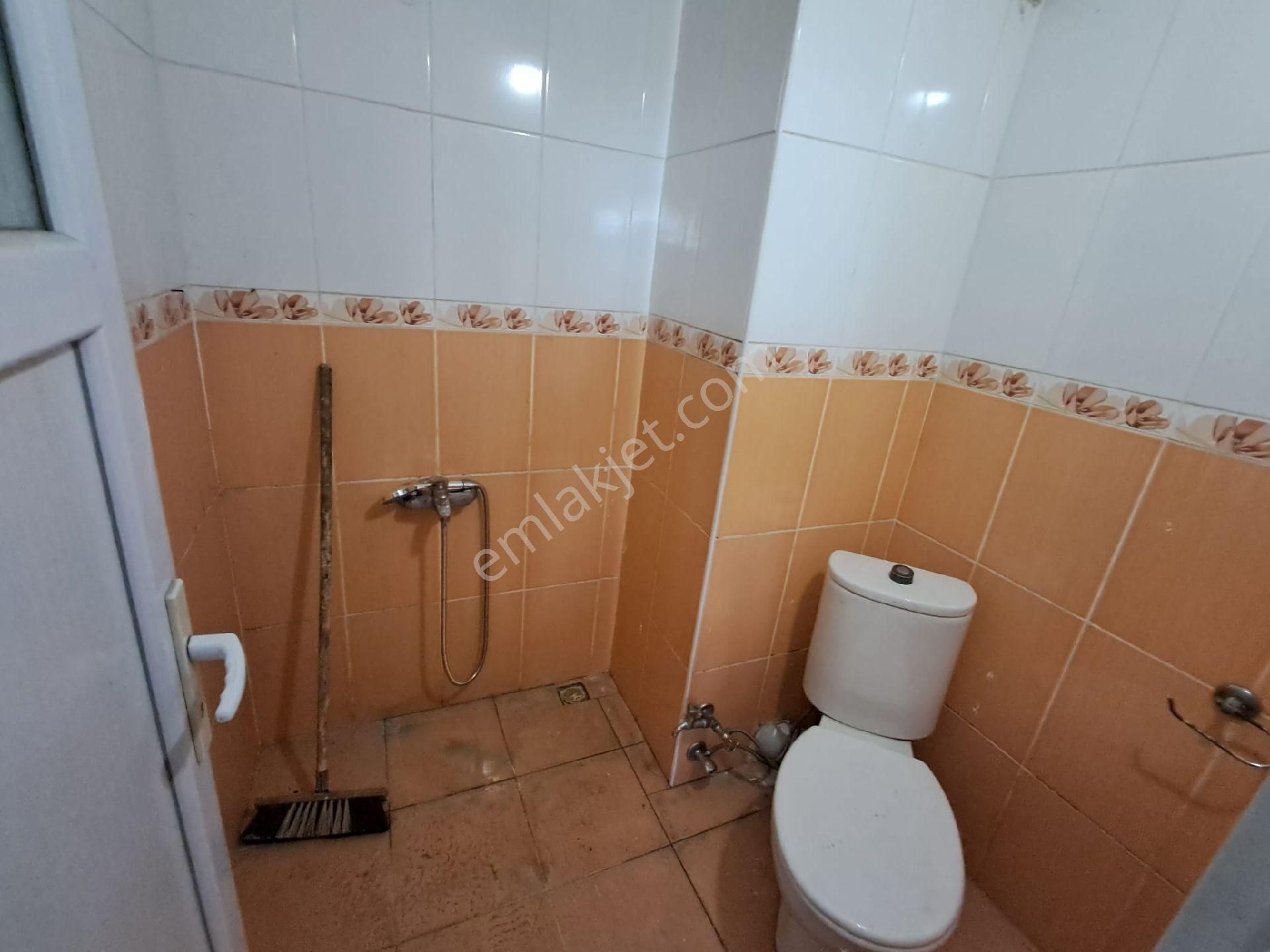 Bağcılar Göztepede Kiralık 1+1 Çatı Daire - Görsel 9