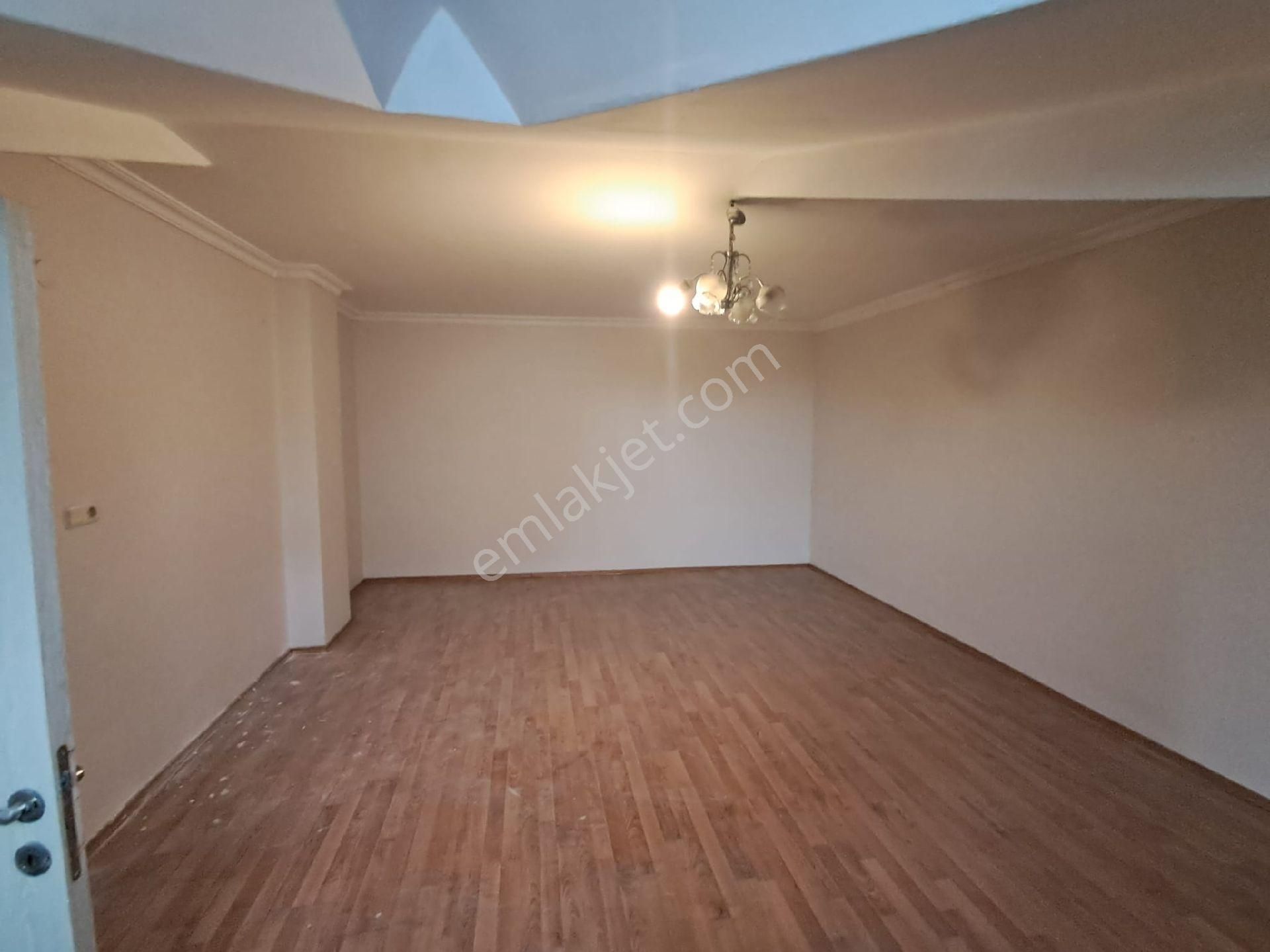 Bağcılar Göztepede Kiralık 1+1 Çatı Daire - Görsel 2