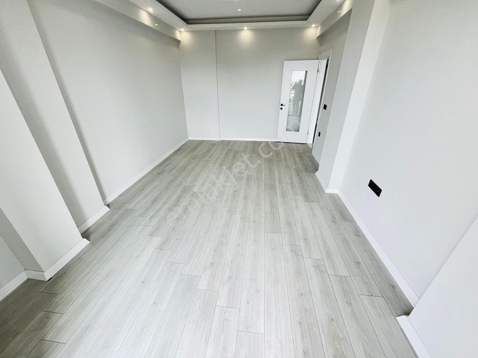 Gömeç Çarşı Merkezinde Satılık Ebeveyn Banyolu 2+1 Daire - Görsel 2