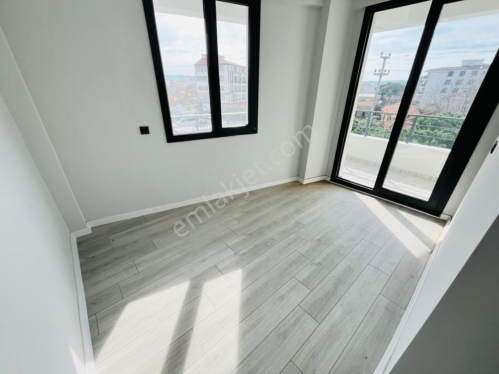 Gömeç Çarşı Merkezinde Satılık Ebeveyn Banyolu 2+1 Daire - Görsel 7