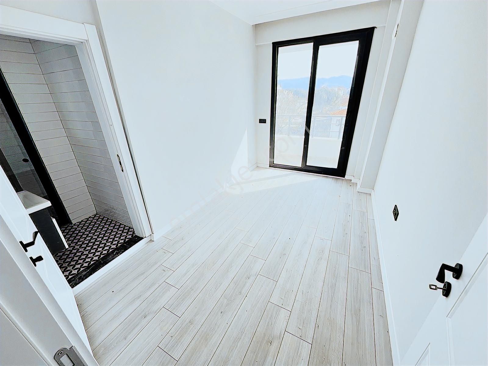 Gömeç Çarşı Merkezinde Satılık Ebeveyn Banyolu 2+1 Daire - Görsel 8