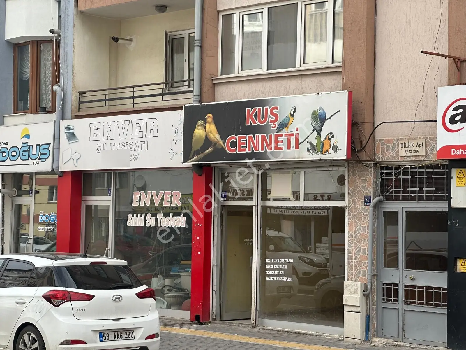 Karahan Emlak'tan Halil Rıfat Paşa Caddesi Üzerinde 45 M² Kiralık Dükkan