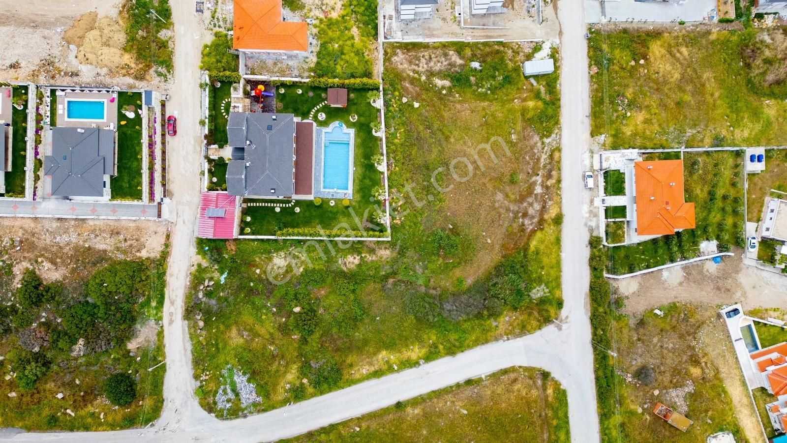 Foçaköyde Satılık 6 Villalık Köşe Arsa - Görsel 2