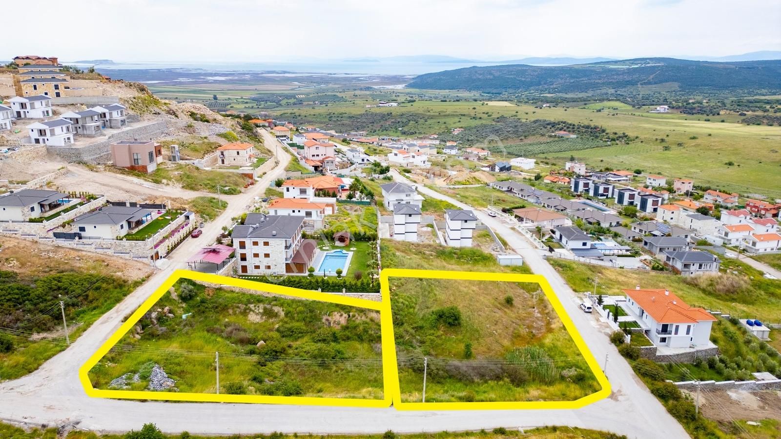 Foçaköyde Satılık 6 Villalık Köşe Arsa - Görsel 13