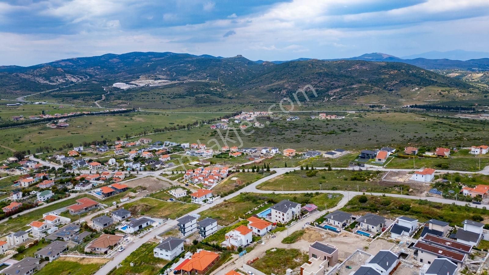 Foçaköyde Satılık 6 Villalık Köşe Arsa - Görsel 7