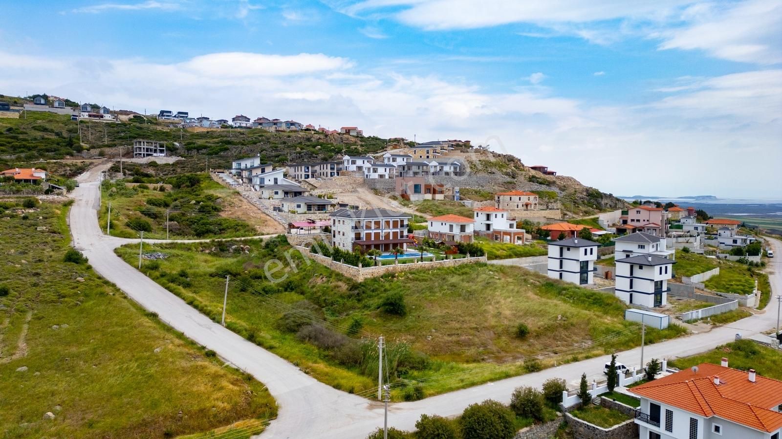 Foçaköyde Satılık 6 Villalık Köşe Arsa - Görsel 3