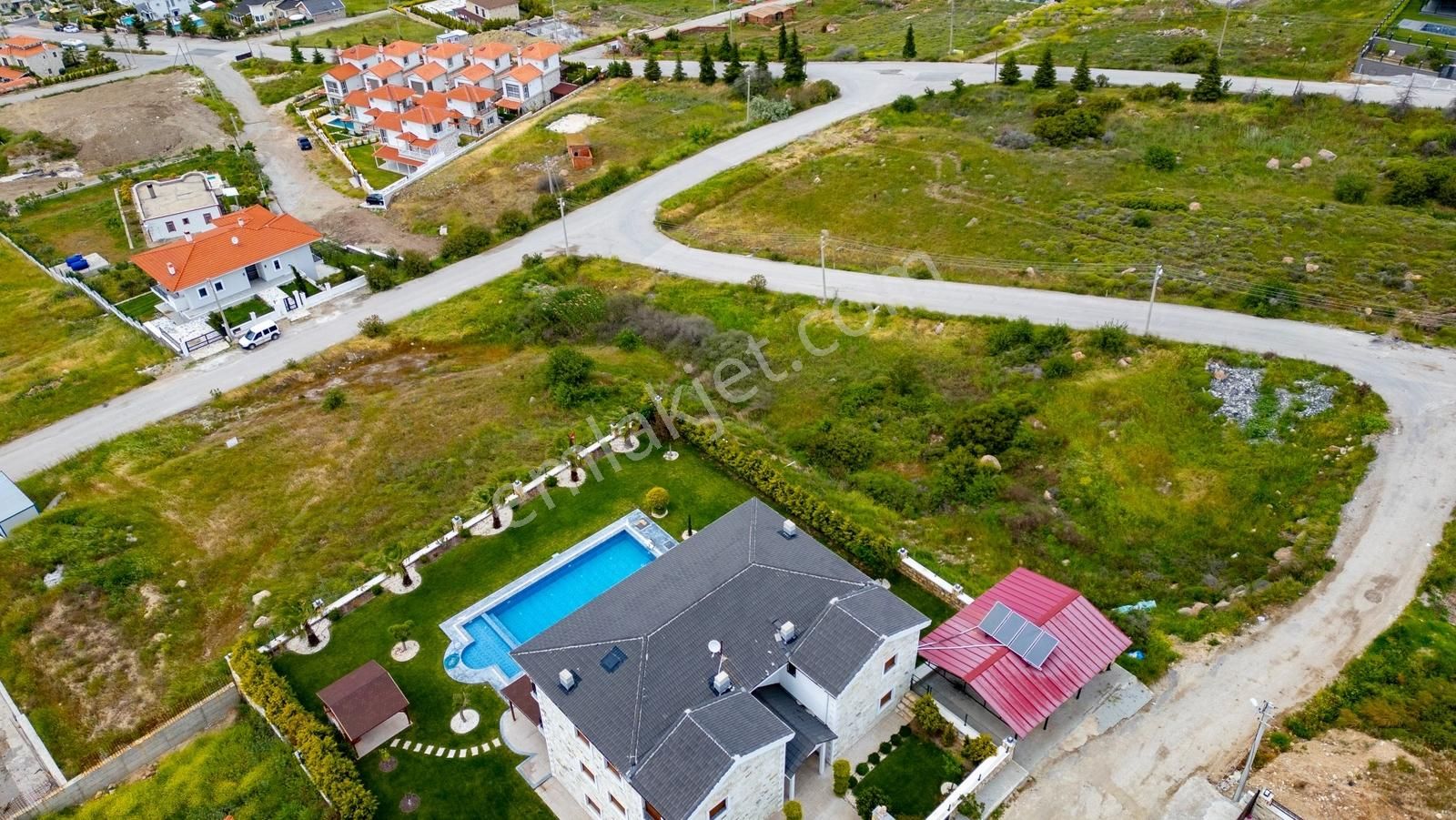 Foçaköyde Satılık 6 Villalık Köşe Arsa - Görsel 4