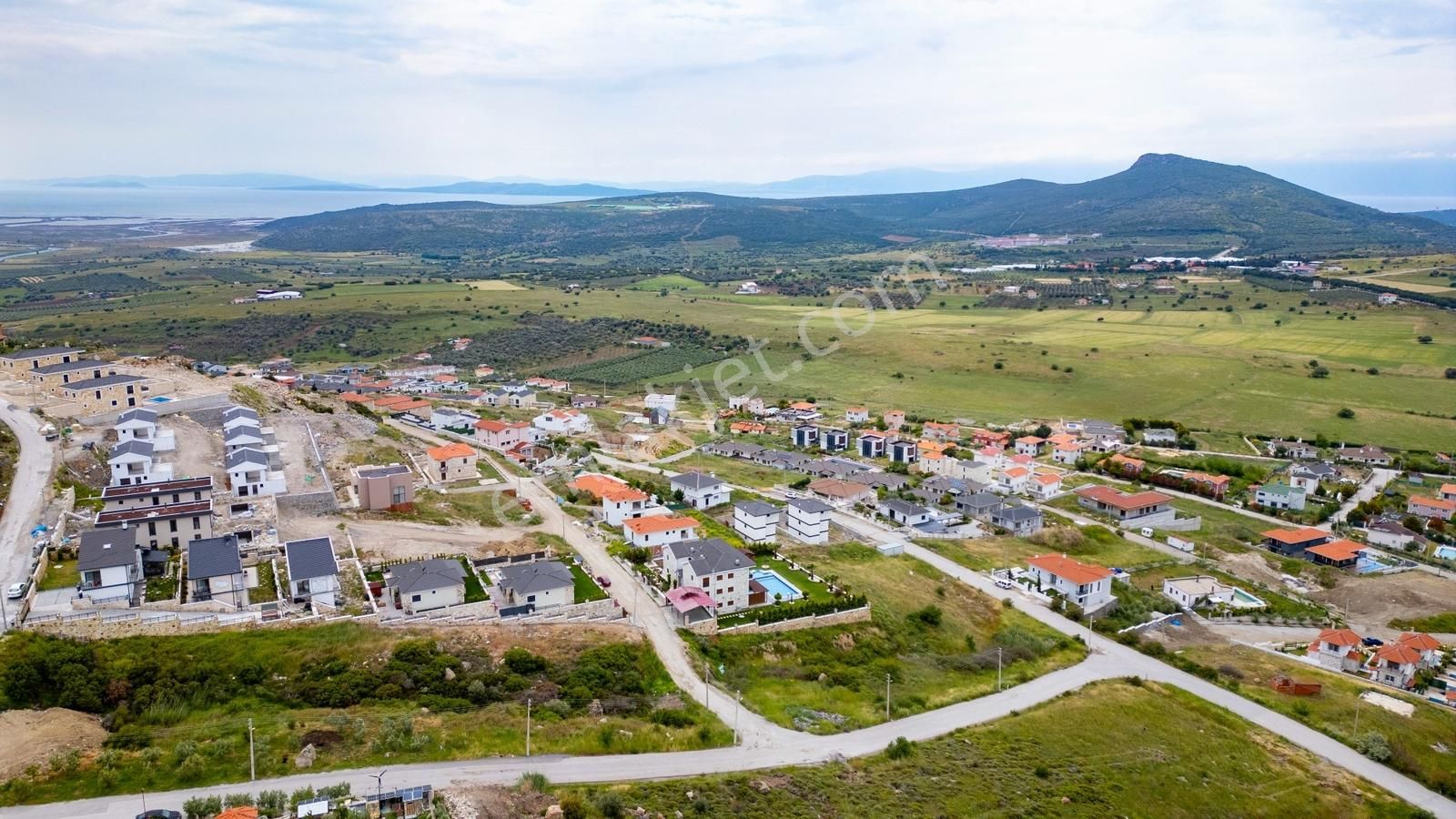 Foçaköyde Satılık 6 Villalık Köşe Arsa - Görsel 10