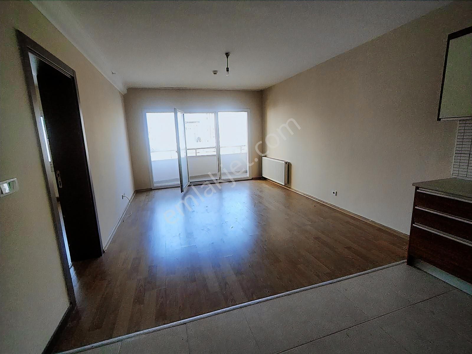 Esenyurt Akevler De 1+1 Balkonlu Site İçinde 80 M2