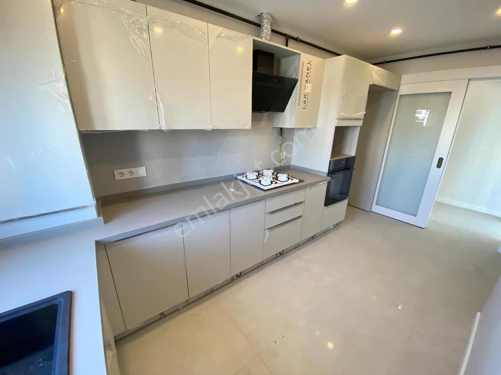 Fenerbahçe Sahilde Sıfır Bina 145 M2 Balkonlu Ebeveynli Lüx 3+1 - Görsel 12