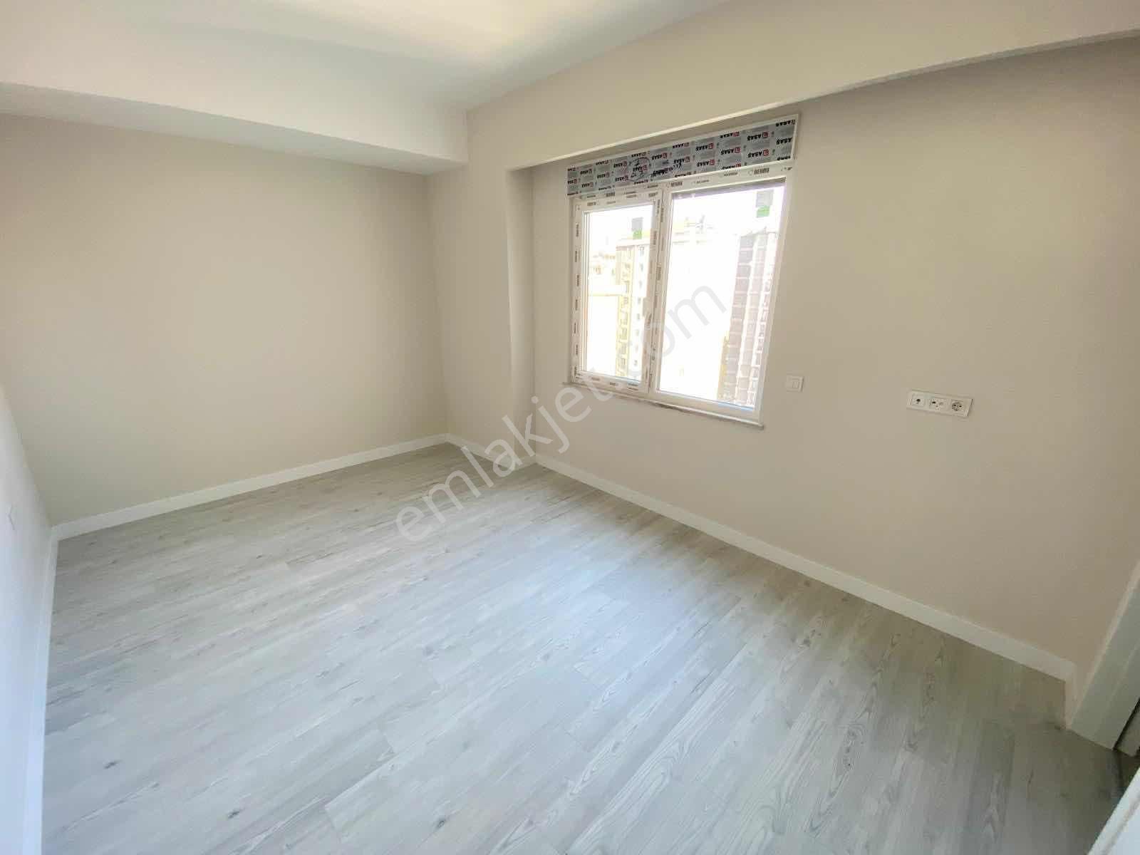 Fenerbahçe Sahilde Sıfır Bina 145 M2 Balkonlu Ebeveynli Lüx 3+1 - Görsel 4