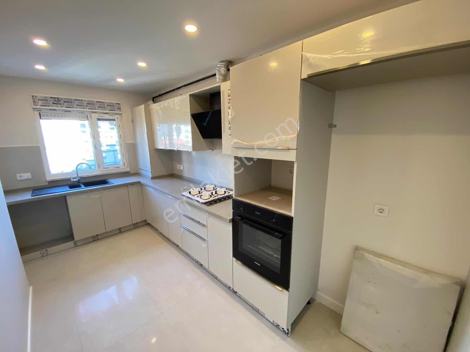 Fenerbahçe Sahilde Sıfır Bina 145 M2 Balkonlu Ebeveynli Lüx 3+1 - Görsel 3