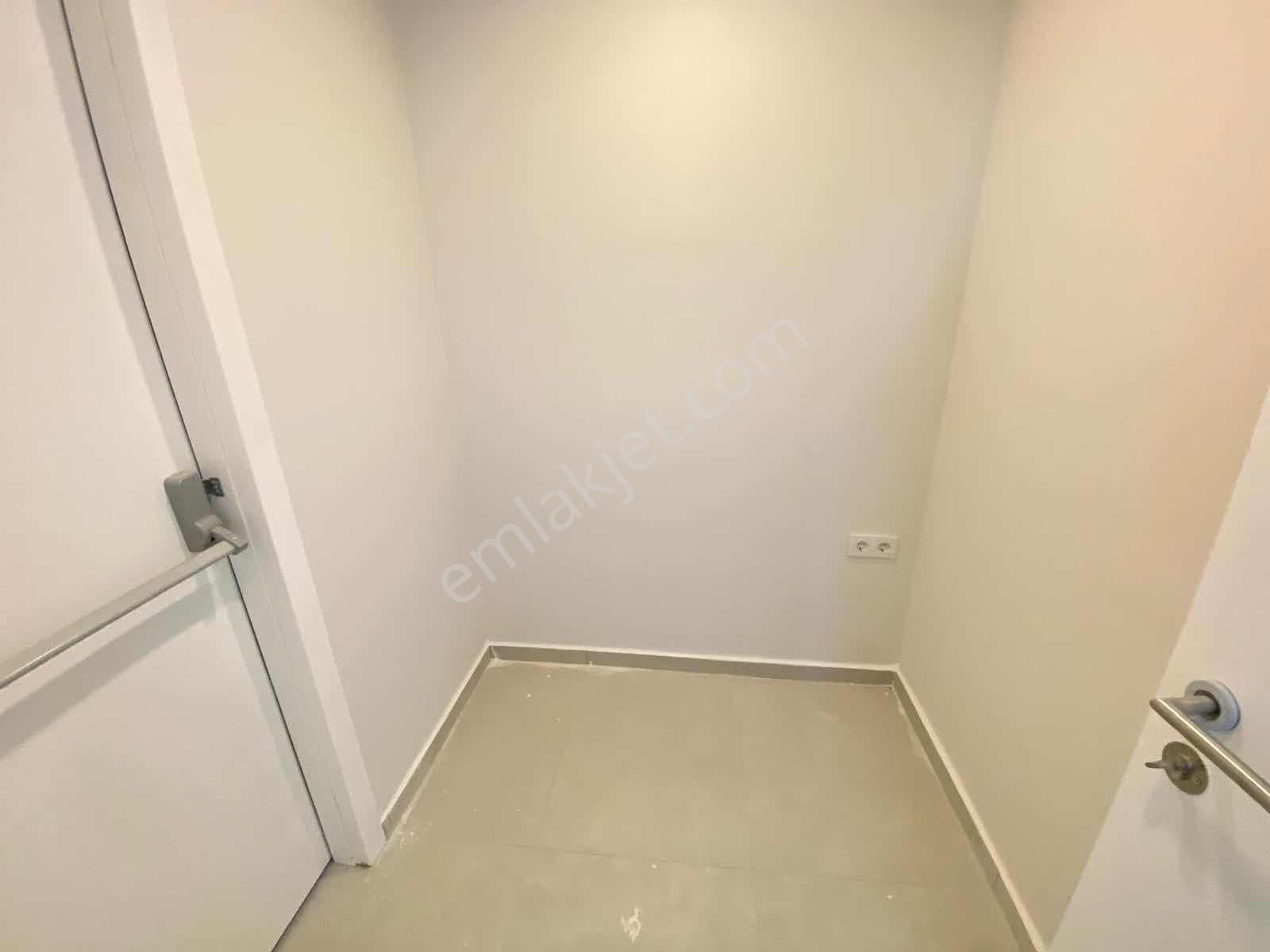 Fenerbahçe Sahilde Sıfır Bina 145 M2 Balkonlu Ebeveynli Lüx 3+1 - Görsel 18