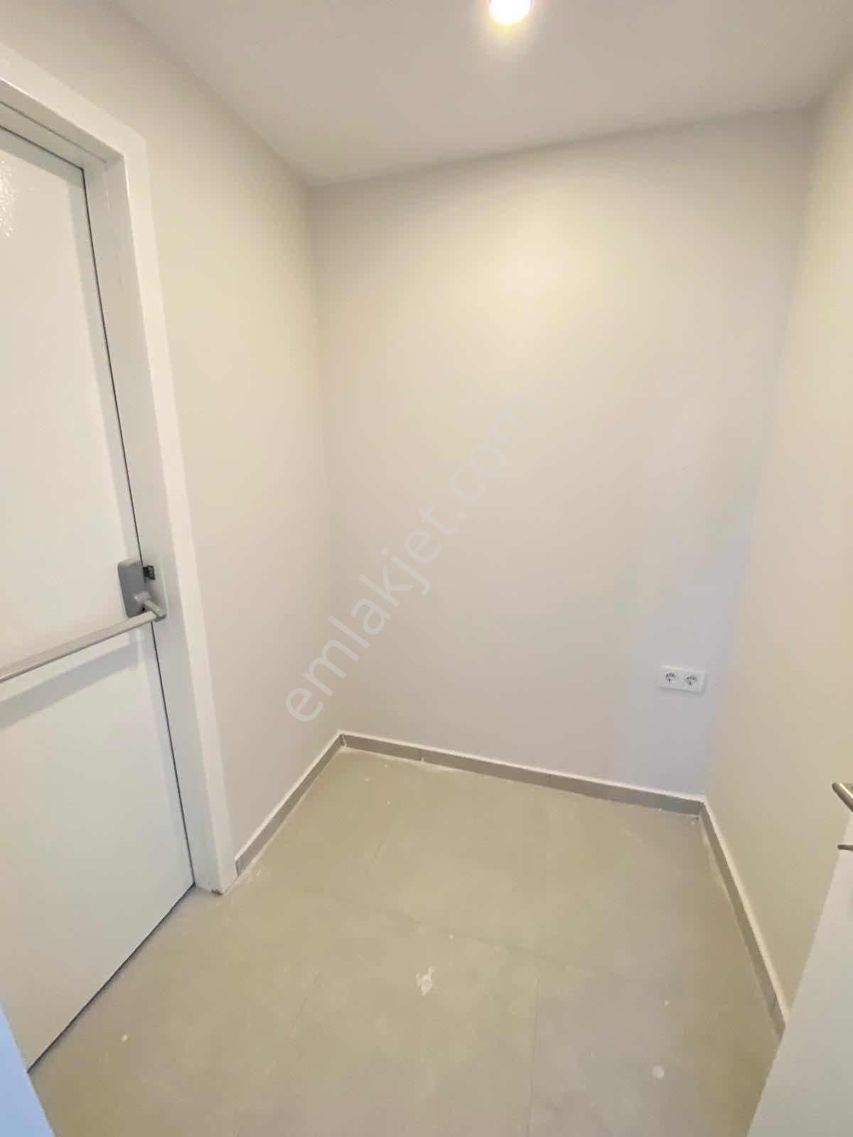 Fenerbahçe Sahilde Sıfır Bina 145 M2 Balkonlu Ebeveynli Lüx 3+1 - Görsel 21