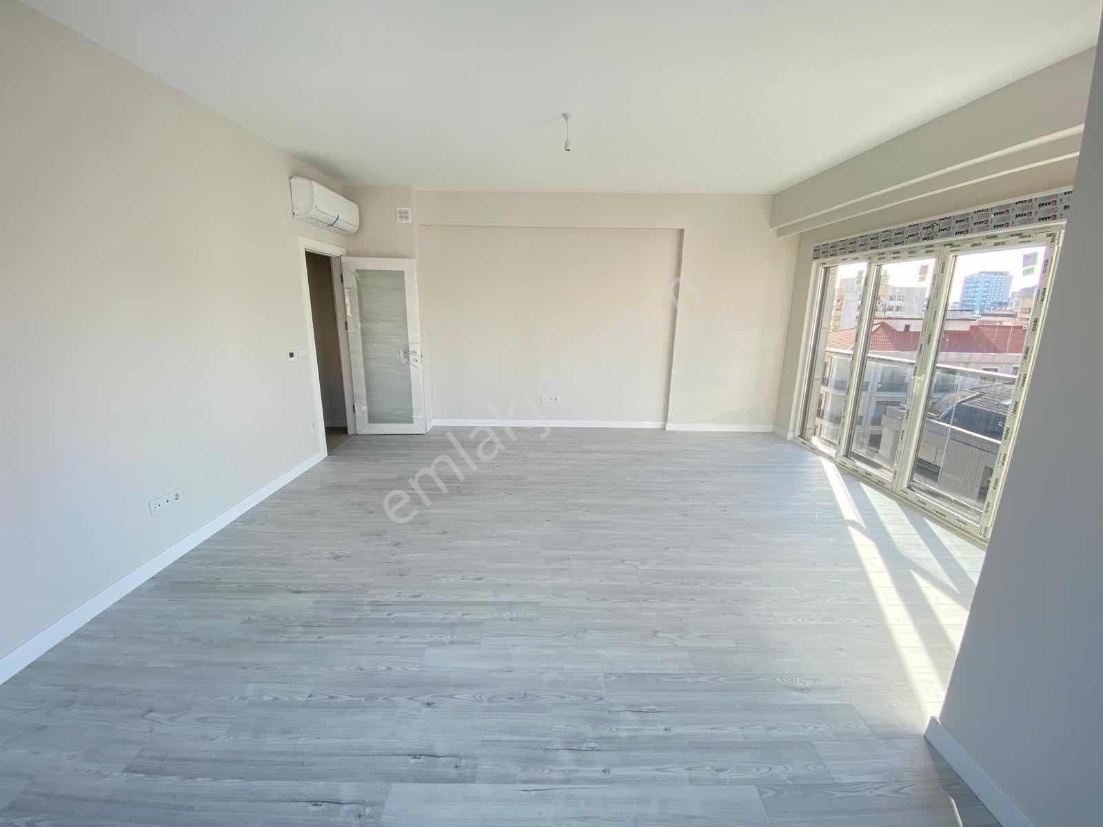 Fenerbahçe Sahilde Sıfır Bina 145 M2 Balkonlu Ebeveynli Lüx 3+1 - Görsel 22