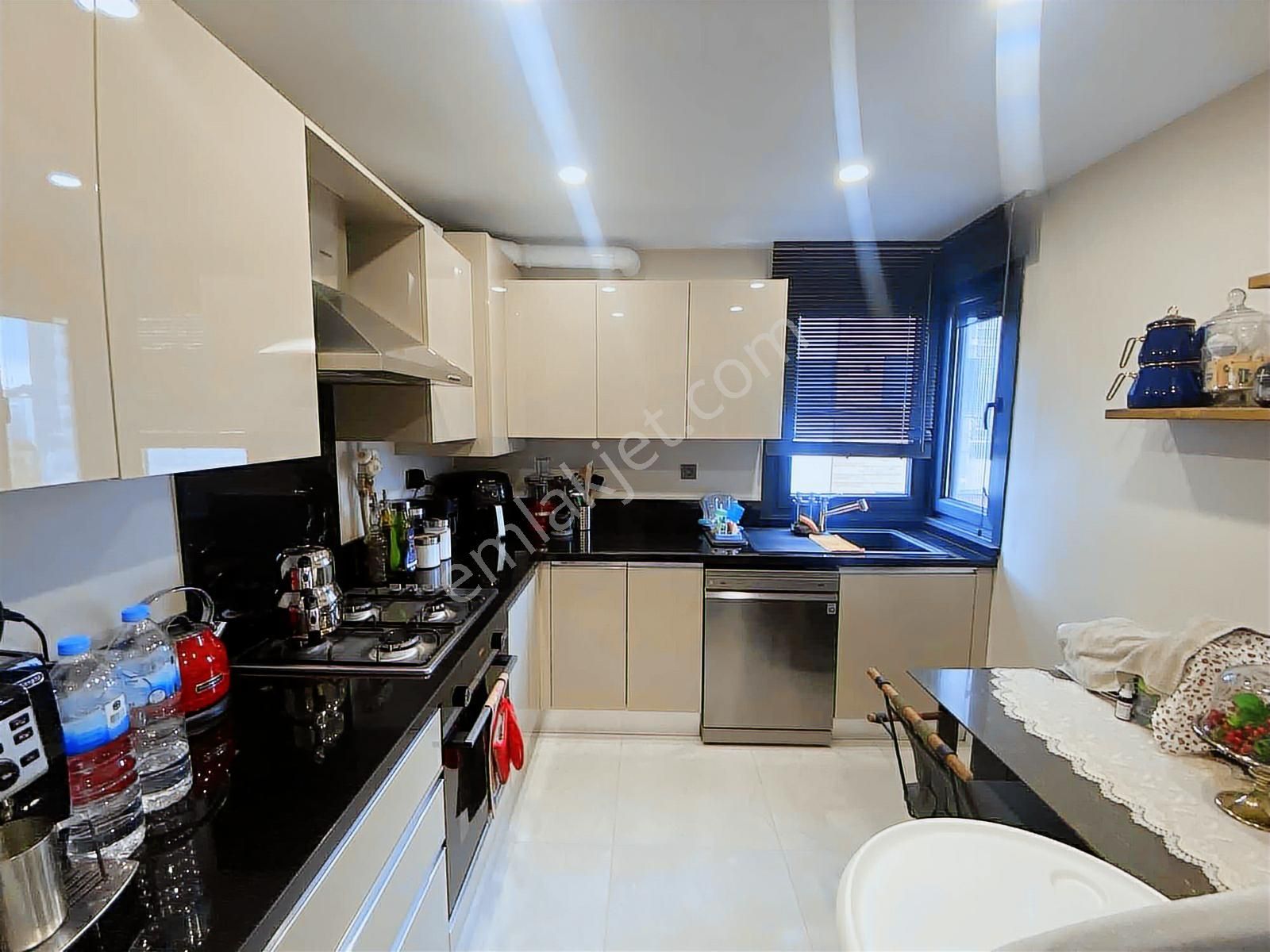 Erenköyde Ethemefendiye 5.binada 140 M2 Ebeveynli Lüx 3+1 Daire - Görsel 3