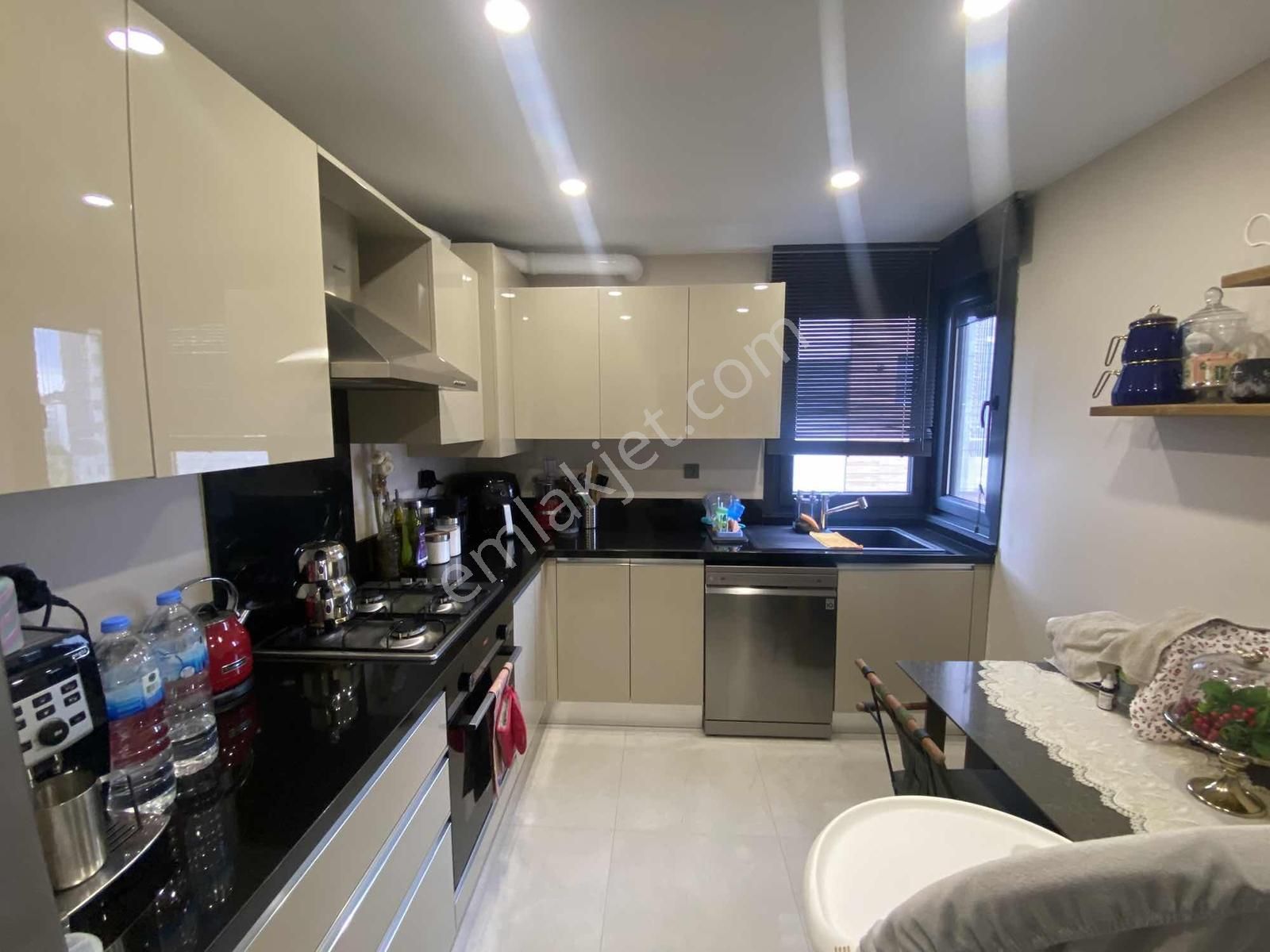 Erenköyde Ethemefendiye 5.binada 140 M2 Ebeveynli Lüx 3+1 Daire - Görsel 2