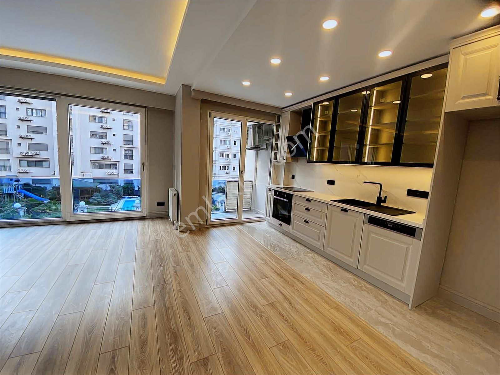 Suadiye Sahilde Denize 2 Adım Güvenlikli Havuzlu 110 M2 Lüx 2+1 - Görsel 7