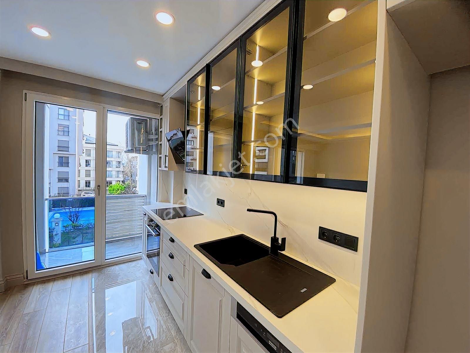 Suadiye Sahilde Denize 2 Adım Güvenlikli Havuzlu 110 M2 Lüx 2+1 - Görsel 29