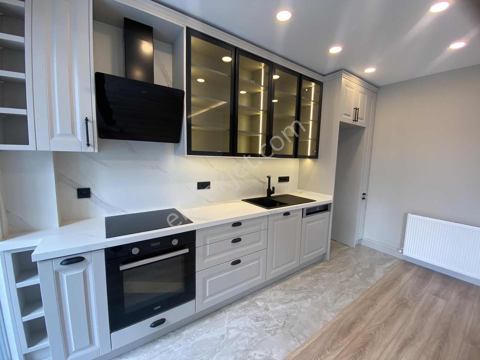 Suadiye Sahilde Denize 2 Adım Güvenlikli Havuzlu 110 M2 Lüx 2+1 - Görsel 8