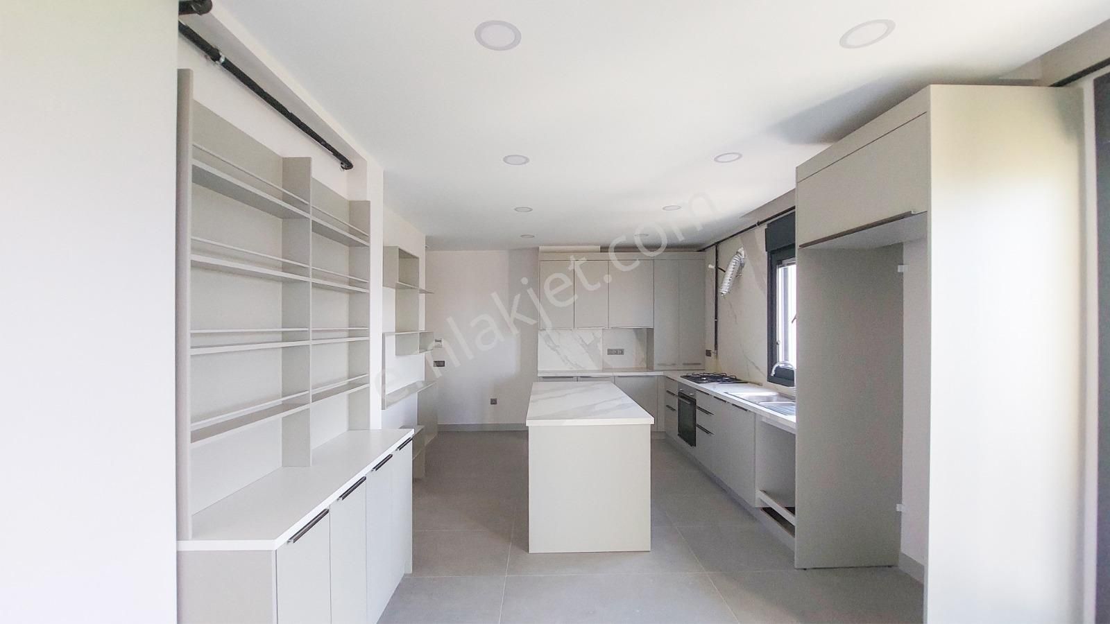 Fenerbahçe'de Deniz Ve Yat Limanı Man. 380m2 Katta Tek Sıfır - Görsel 21