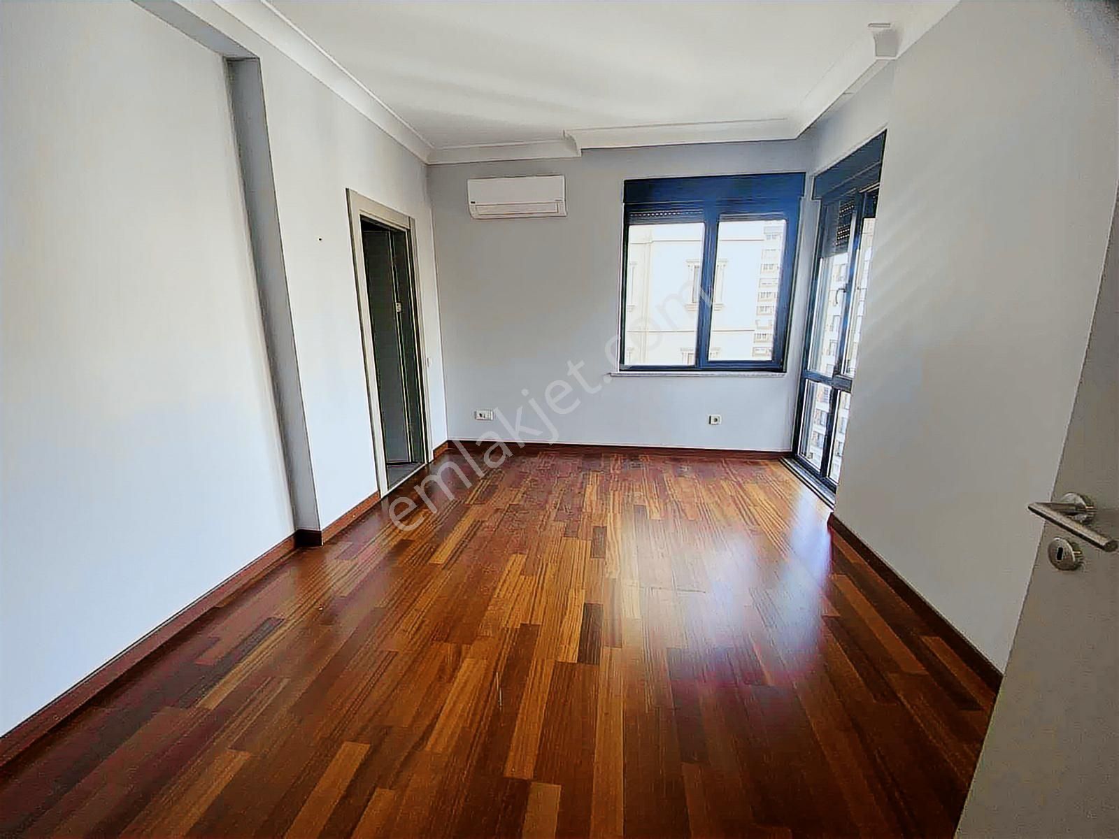 Suadiye'de Bağdat'a 2 Adım 140 M2 Ebeveynli Balkonlu Lüx 3+1 - Görsel 15